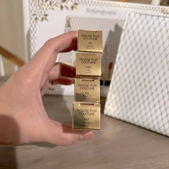 ❌SOLD❌ YSL Beauty Lipstick Set with Pouch & Box included - Picture 3 of 6